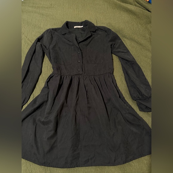 Elegant Black Midi Dress - Picture 4 of 4